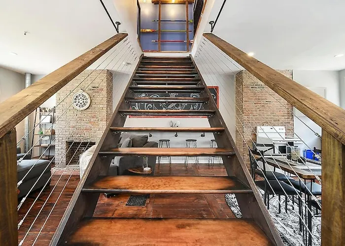 Holiday home Hostwise - The "row" House - Beautiful Space, Two King Beds *