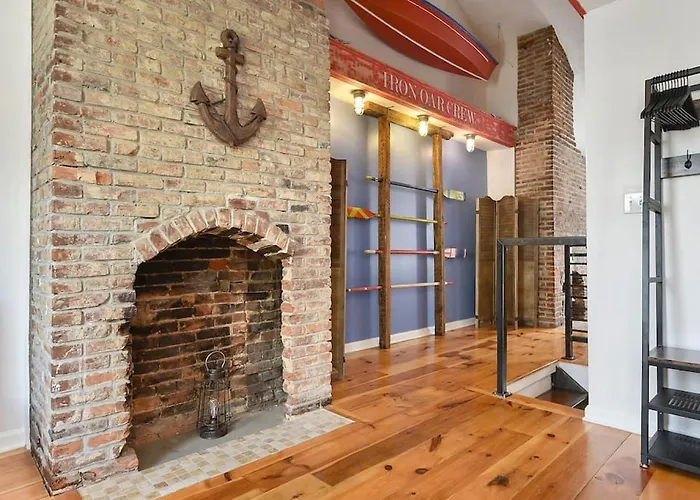 Holiday home Hostwise - The "row" House - Beautiful Space, Two King Beds Pittsburgh