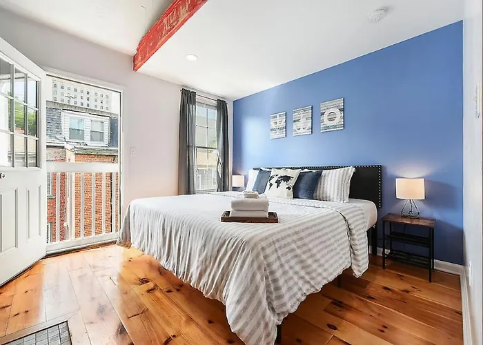 Hostwise - The "row" House - Beautiful Space, Two King Beds *