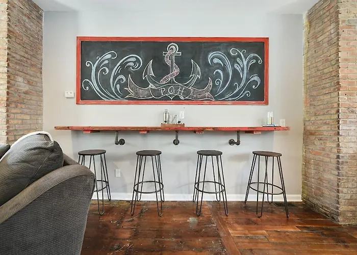 Hostwise - The "row" House - Beautiful Space, Two King Beds Holiday home *