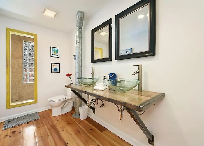 Hostwise - The "row" House - Beautiful Space, Two King Beds Holiday home Pittsburgh