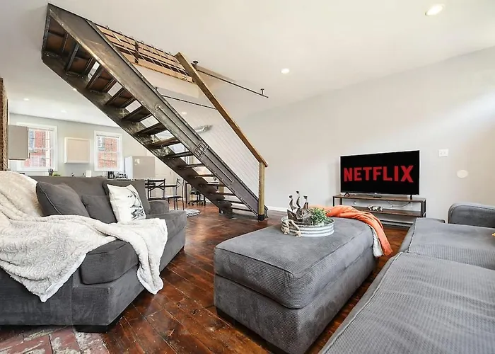 Hostwise - The "row" House - Beautiful Space, Two King Beds *