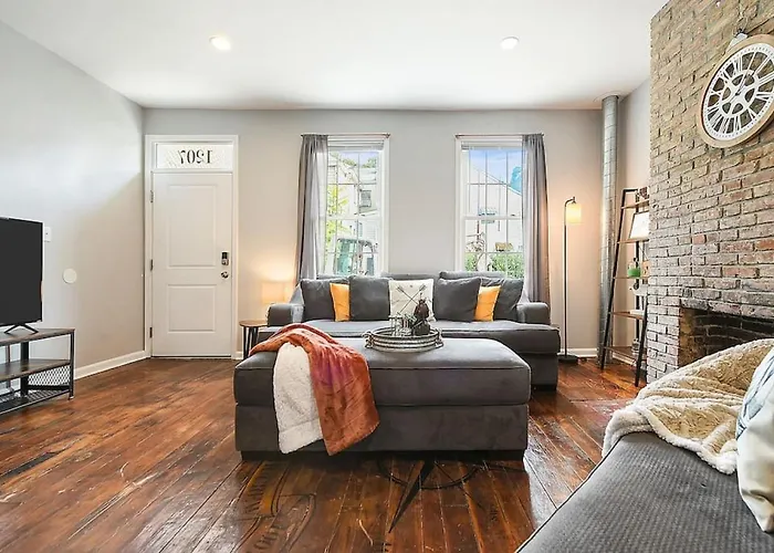 Hostwise - The "row" House - Beautiful Space, Two King Beds * Pittsburgh