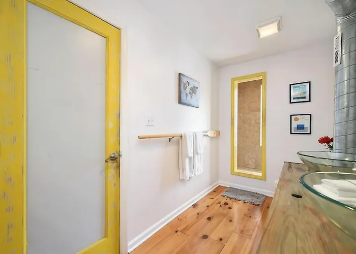 Hostwise - The "row" House - Beautiful Space, Two King Beds Holiday home Pittsburgh