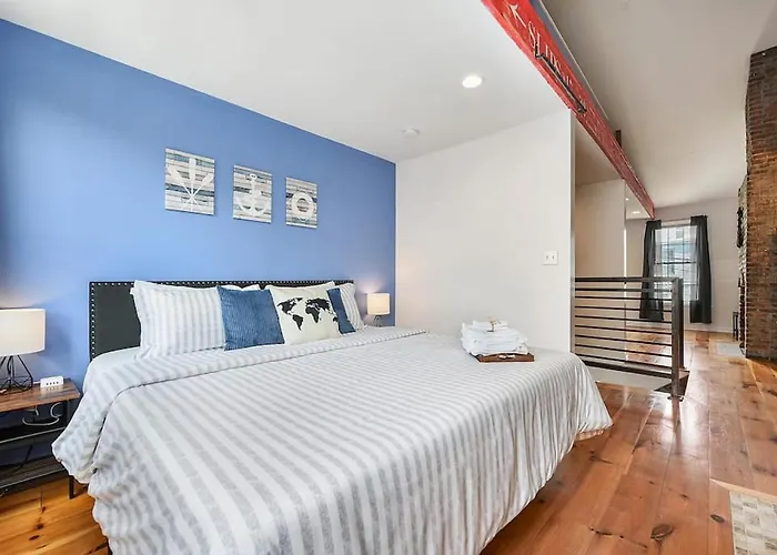 Hostwise - The "row" House - Beautiful Space, Two King Beds Holiday home