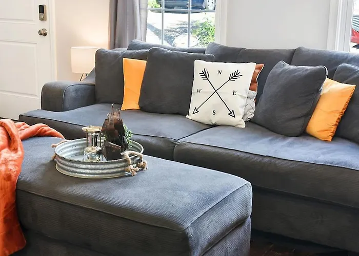 Hostwise - The "row" House - Beautiful Space, Two King Beds * Pittsburgh